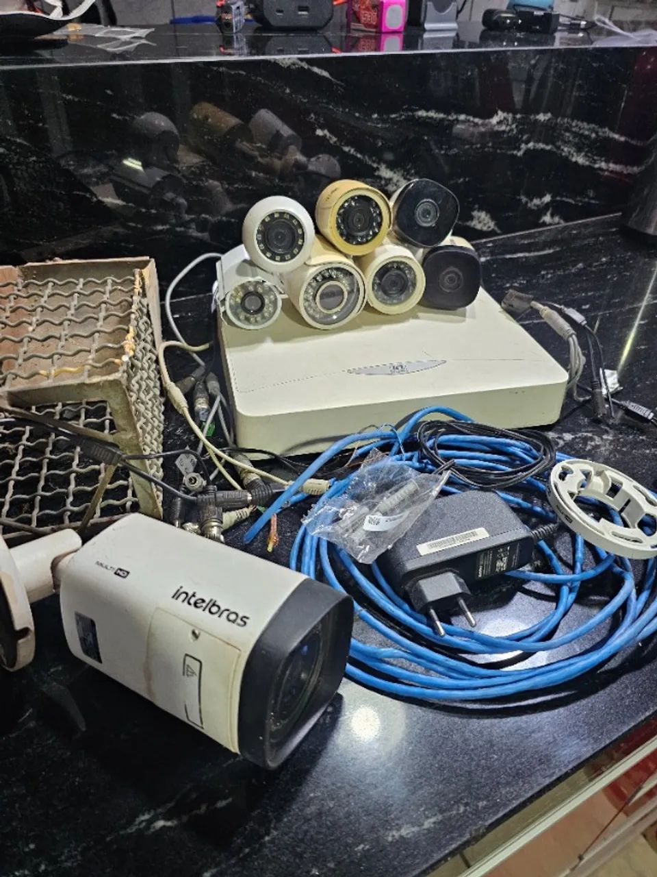 Kit 8 Cameras de Segurança com DVR e HD 1TB - Câmeras e Filmadoras