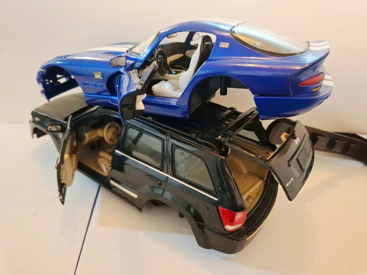 Miniaturas SUCATA 1:18!!! Dodge Viper e Jeep!!! - Foto 5