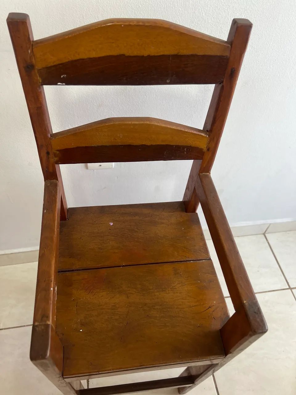 Cadeira de alimentação de madeira 