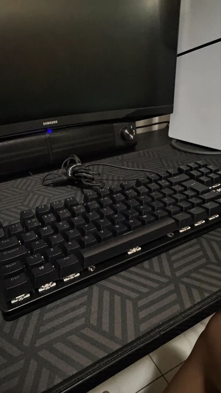 Teclado fortrek 75% gamer RGB - Foto 4