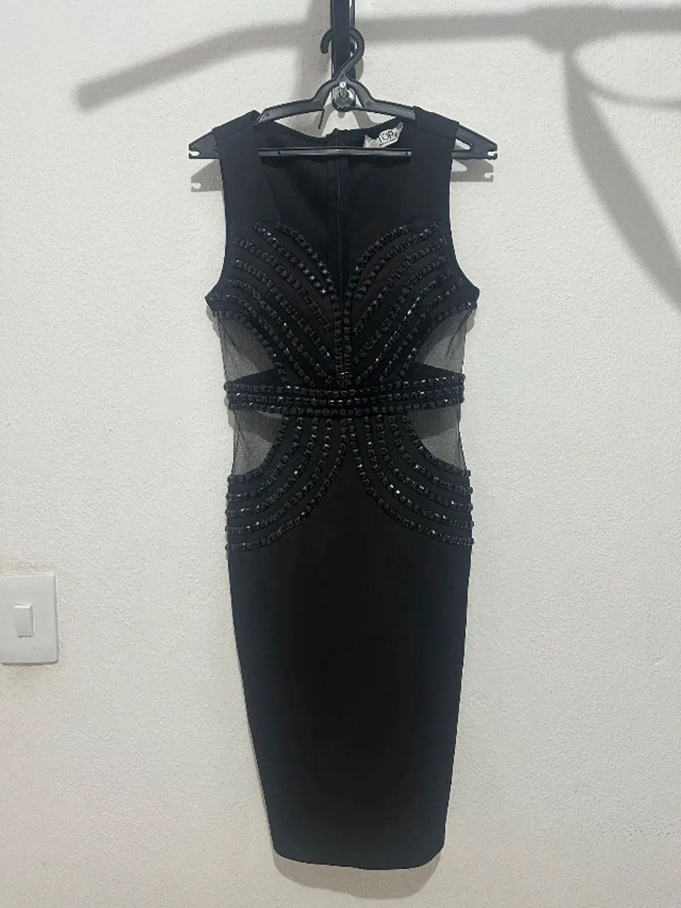 Vestido curto de festa com decote e pedrarias - Foto 5