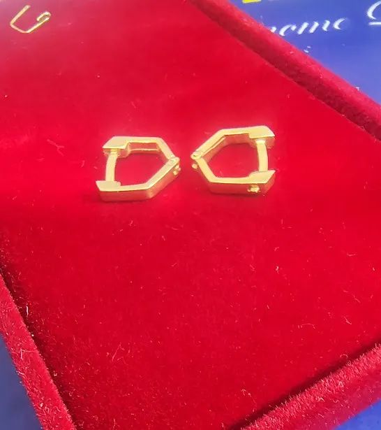 Brincos Argola Quadrigonal Ouro 18 Kilates  Peso 2.30 Gramas  12 mm                        - Foto 5