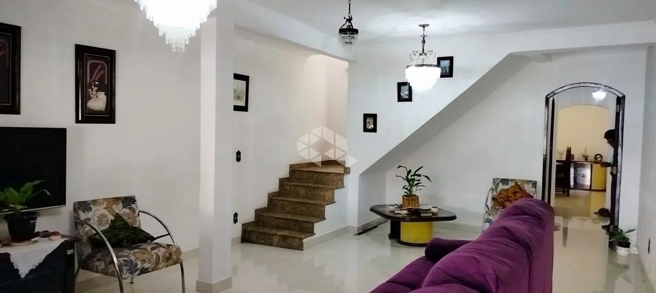 Casa na Vila Guilherme com 3 dormitórios e 2 vagas de garagem.