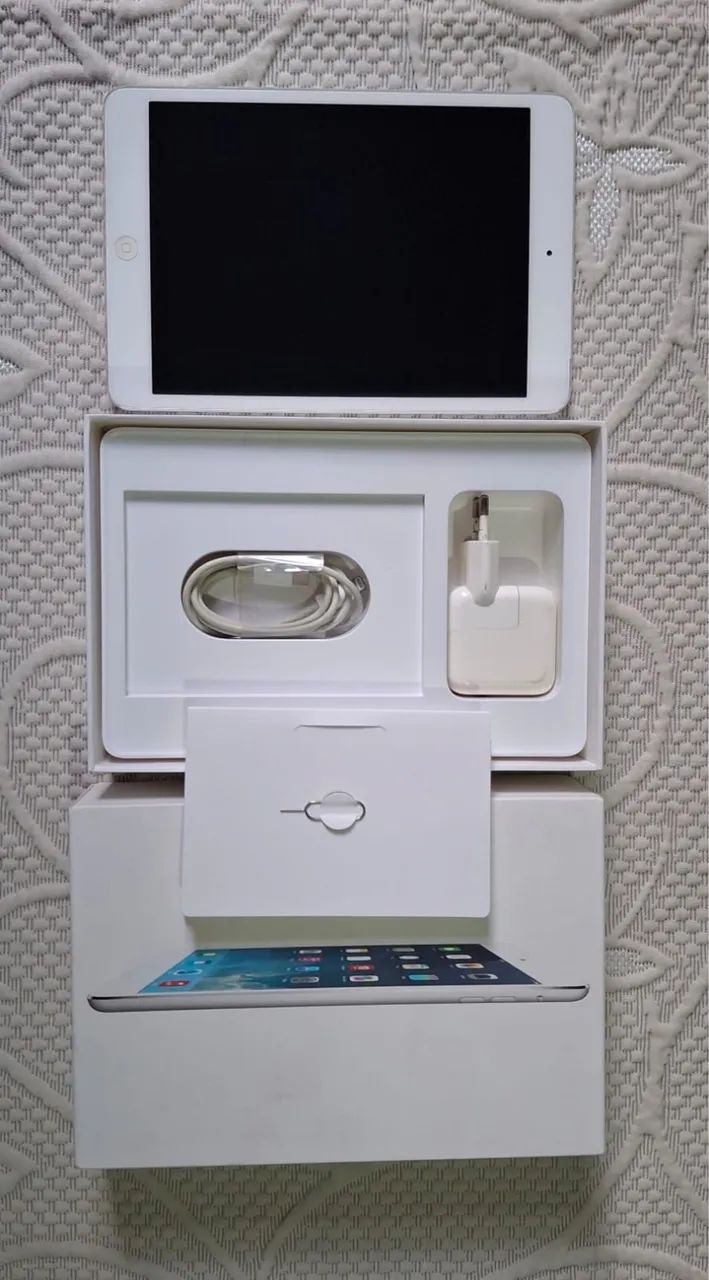 IPad  Modelo: Mini 2 WiFi CELL  Memória: 32Gb  Côr: Silver/Prata