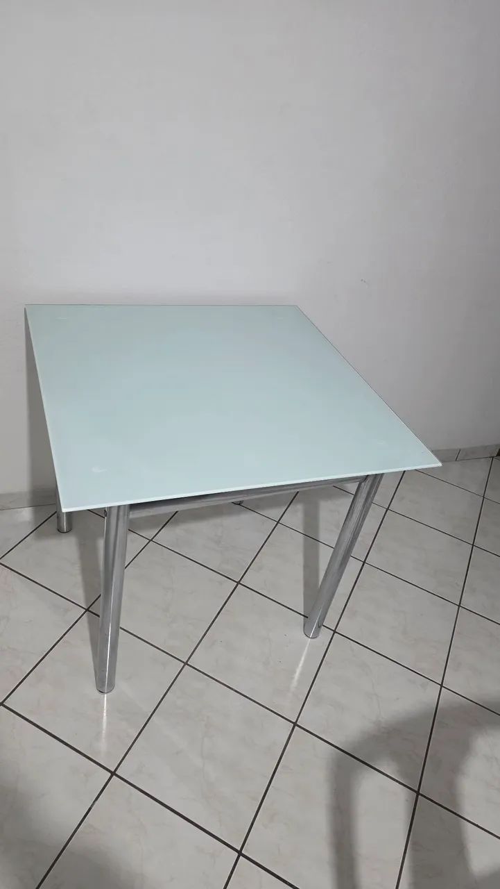 Mesa de vidro quadrada