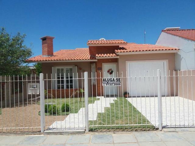 Casa com 3 dormitórios a 3 quadras da praia da barrinha