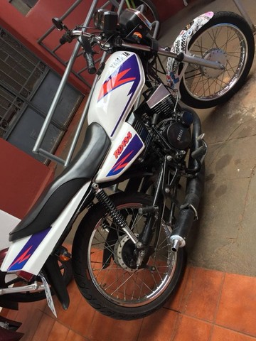 MOTO YAMAHA RD135 BRANCA