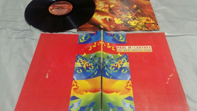 Paul Mc Cartney - Discos , recortes e revista tour book - Foto 2