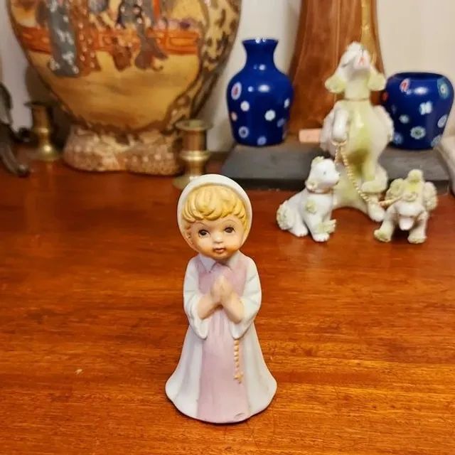 Antigo bibelô em porcelana fria