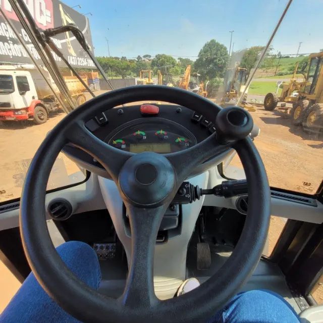 Vendo ou troco pá carregadeira 914k - Foto 5