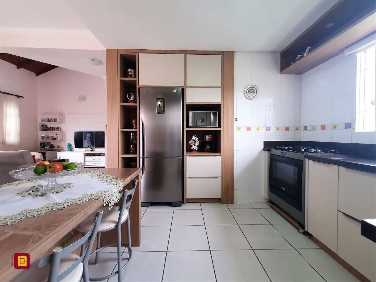 Terreno com 474 m² e área construída com 140,80 m².Casa muito bem projetada, com peças amp - Foto 13