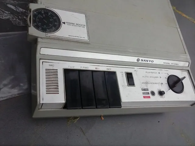 Secretaria eletrônica antiga relíquia
