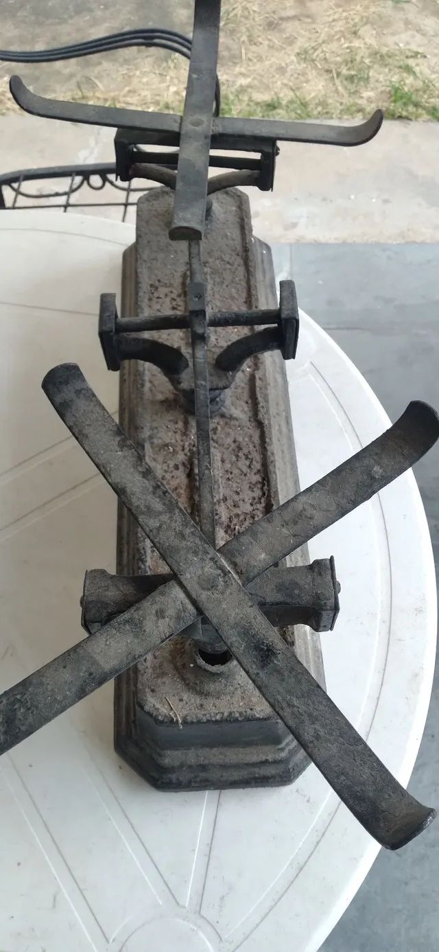 Balança antiga de dois pratos funcionando  - Foto 2