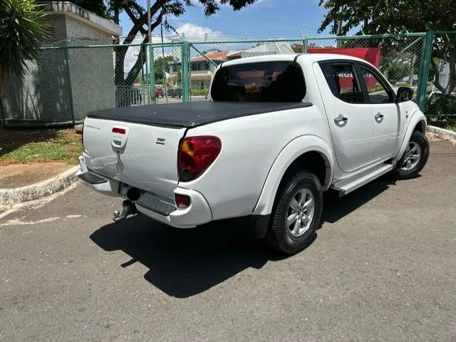 Mitsubishi L200 Triton HPE 3.2 CD TB Int.diesel AUT 2013 - Foto 2