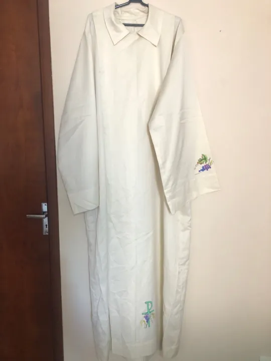2 Túnicas litúrgicas.