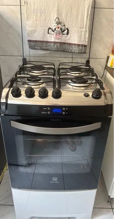 Fogão Electrolux 4 Bocas com Forno timer digital 