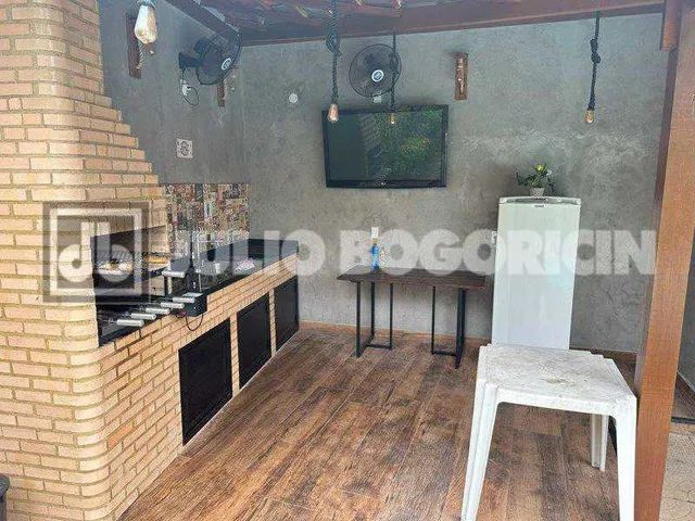 Maravilhosa casa Linear no Anil, 3 quartos, sendo uma suíte, sala em vários ambientes, áre