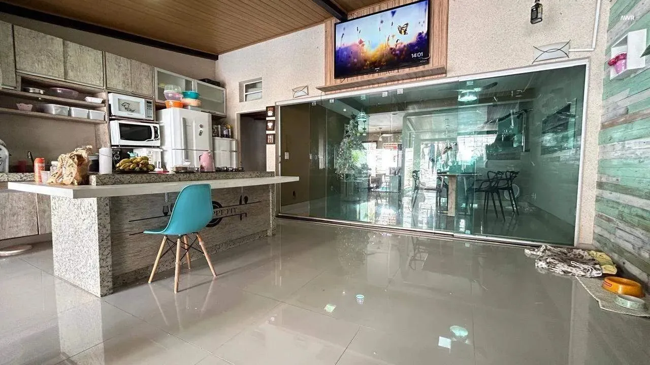 Sobrado à venda em condomínio fechado  190 m² | 4 quartos, piscina e churrasqueira