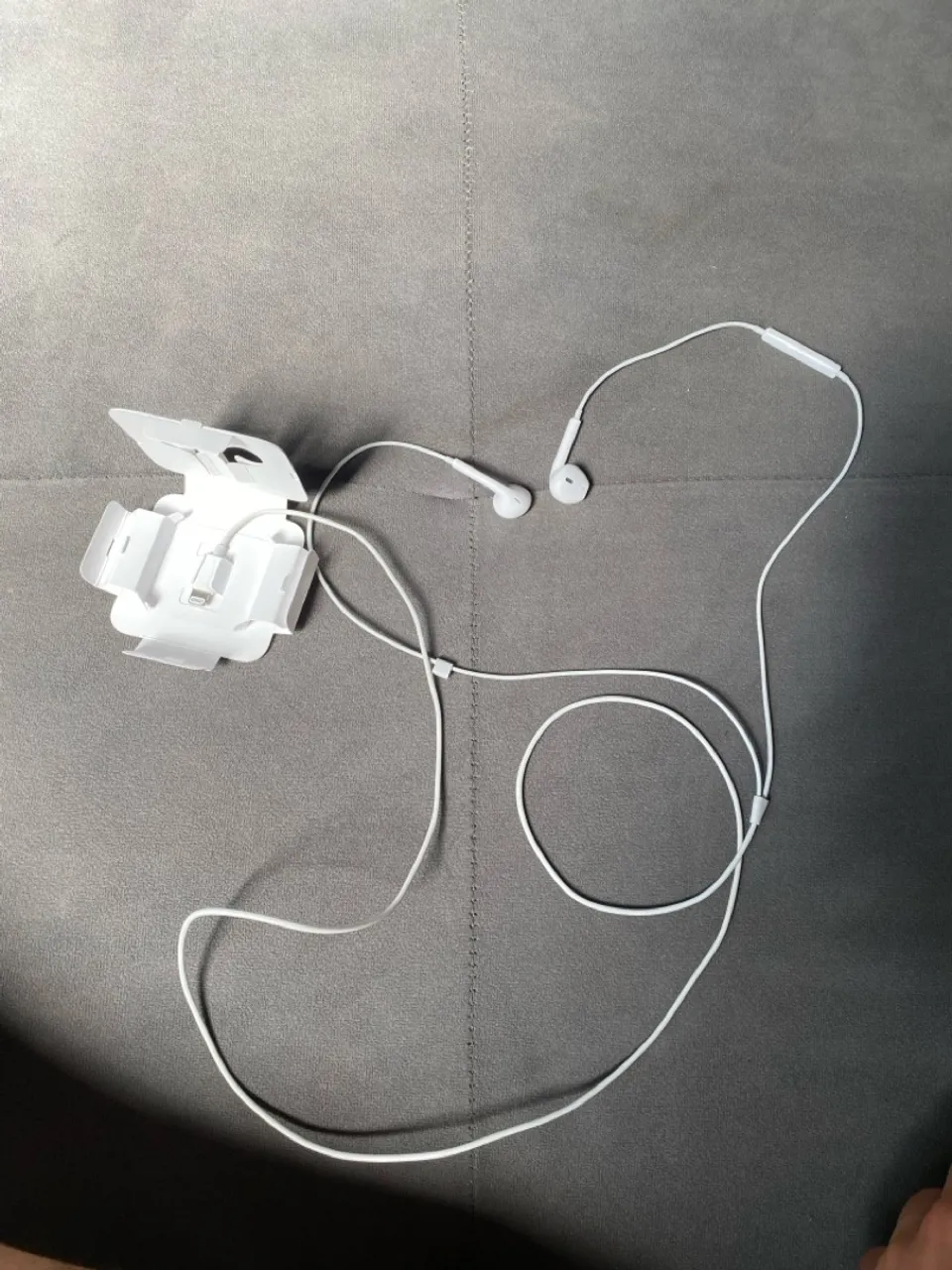 Fone de ouvido Apple EarPods com conector Lightning