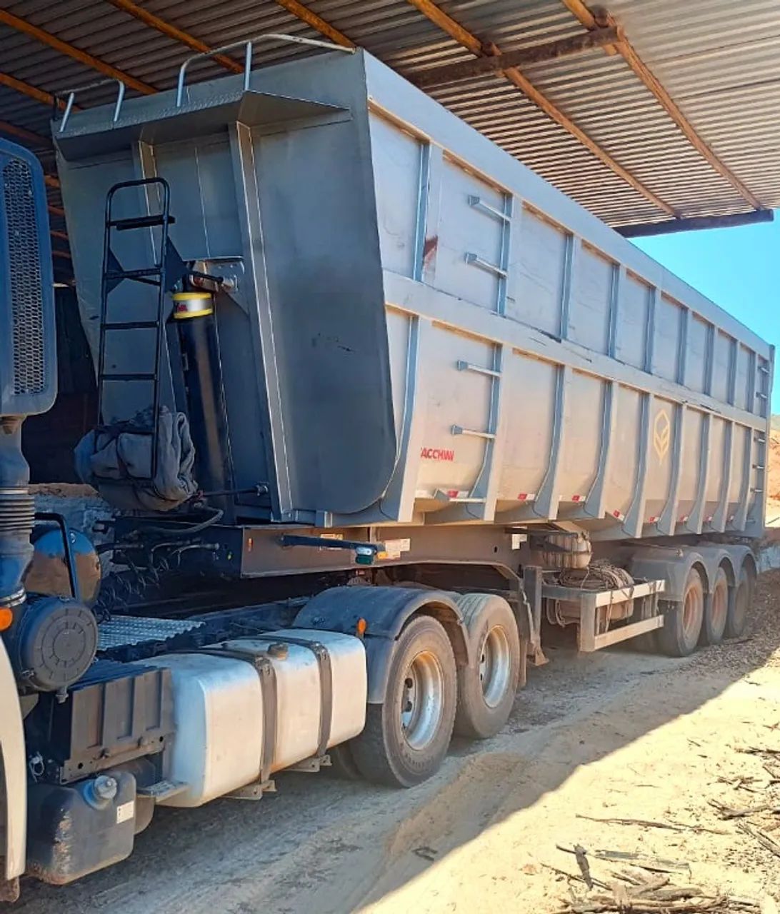 Caminhão Vw/25.460 Ctm 6x2 + Caçamba Facchini Com Basculante - Foto 9