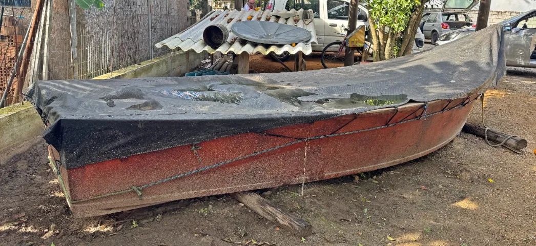 Barco com motor e redes63824617199619124