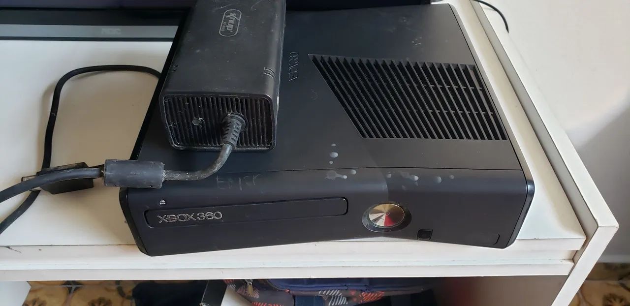 Xbox 360 slim + fonte genérica 