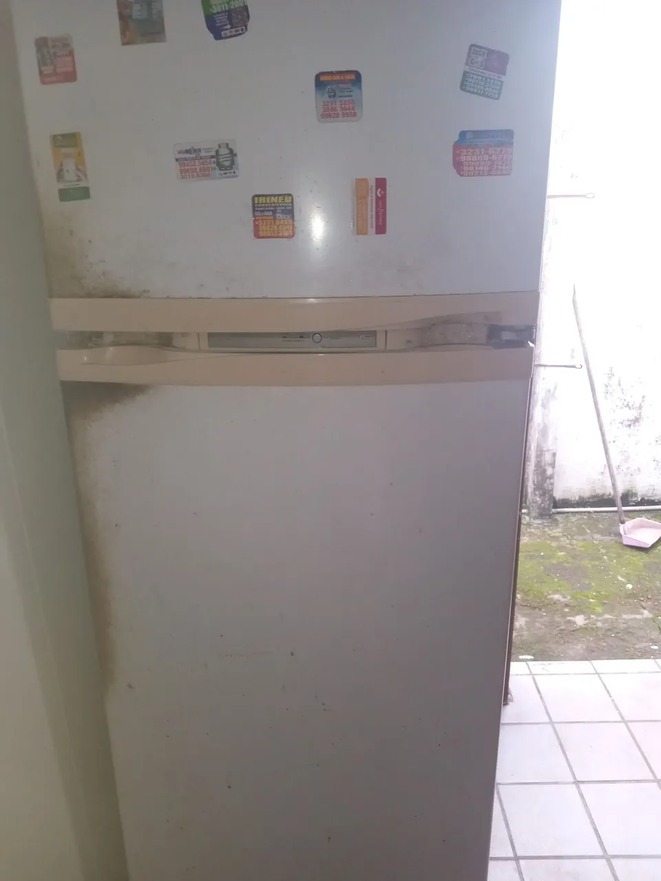 Geladeira usada para retirada de peças