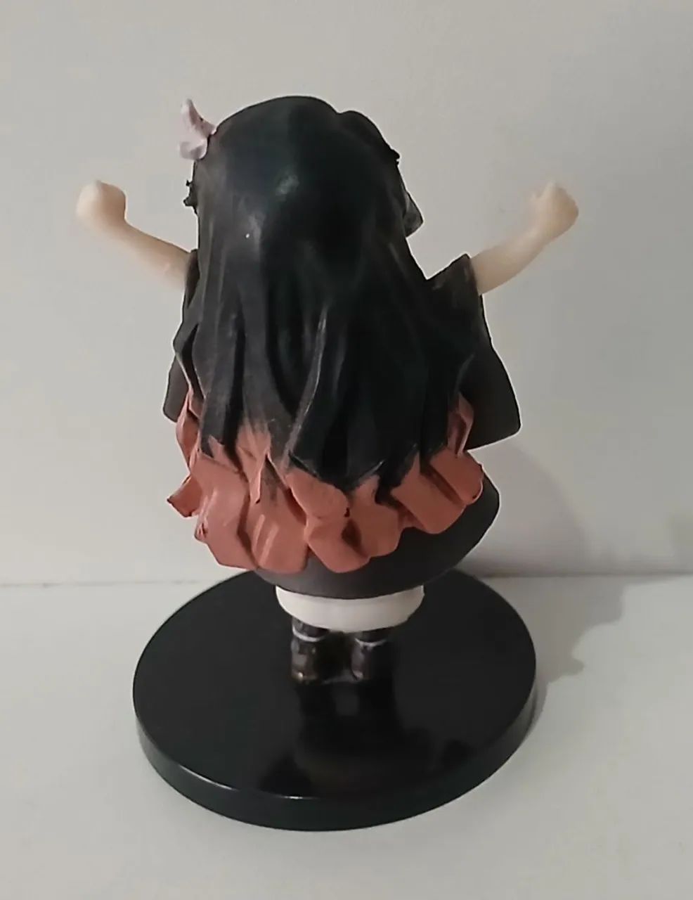 BONECO MINIATURA DEMON SLAYER NEZUKO KAMADO COLADA NA BASE - Foto 2