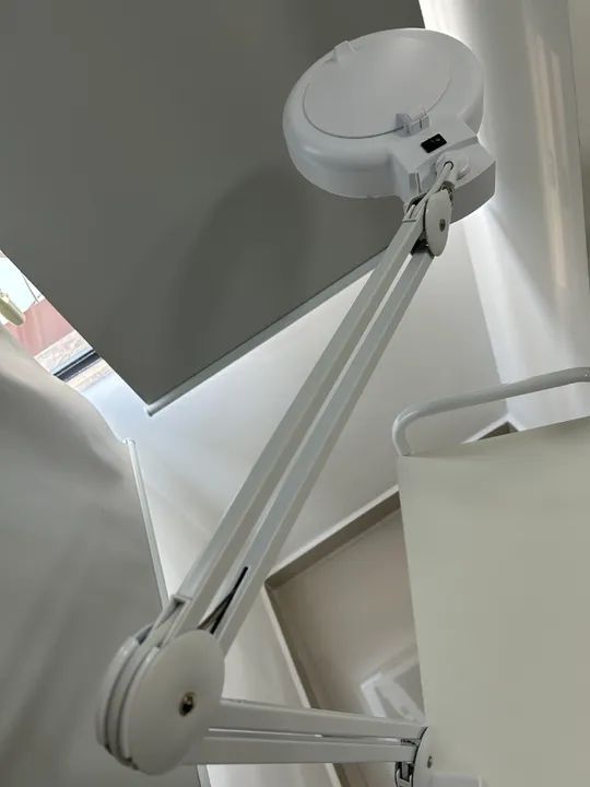 Lupa articulada com apoio para mesa - Foto 3
