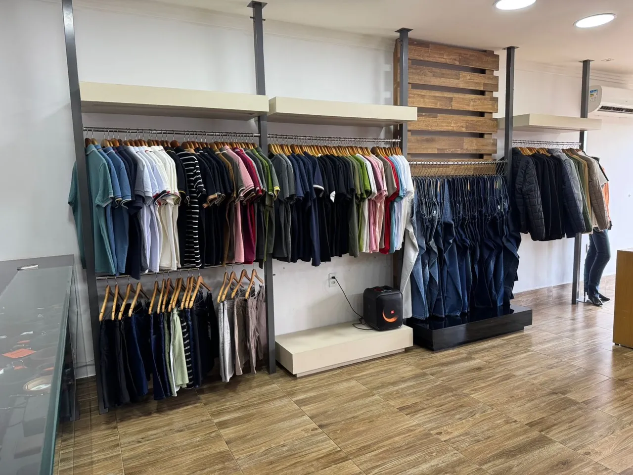 Móveis para loja de roupas 