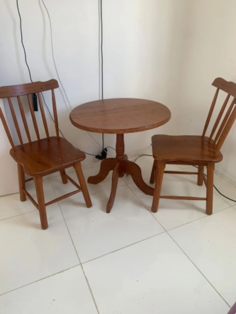 Mesa de madeira maciça Angelin 