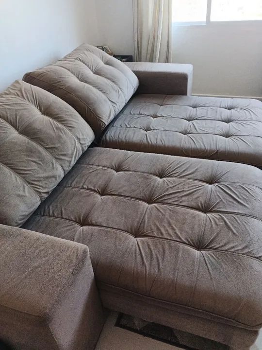 Sofá de 3 Lugares em Suede Bege - Foto 4