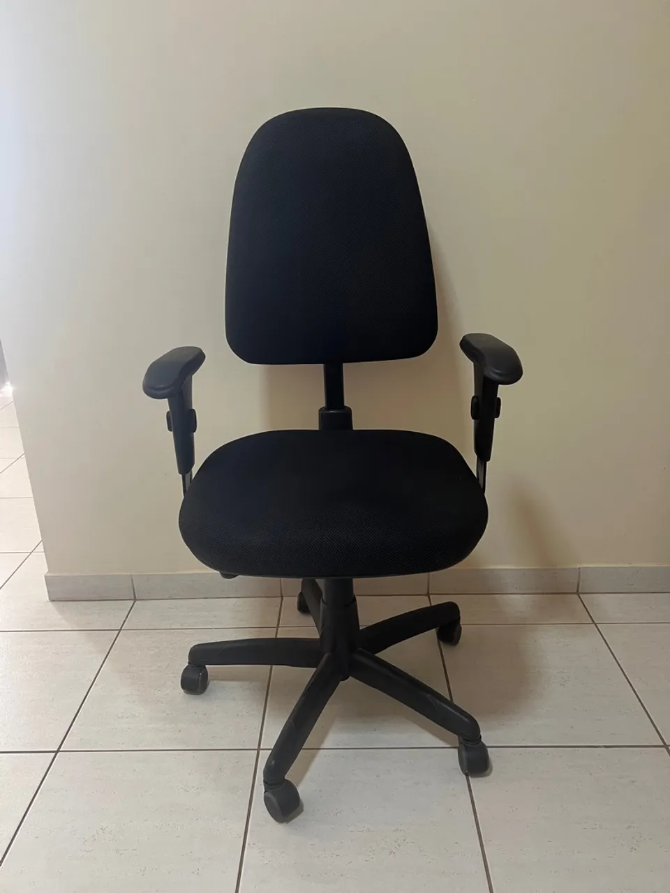 Cadeira de Escritório Ergonômica com Rodinhas - Super Conservada