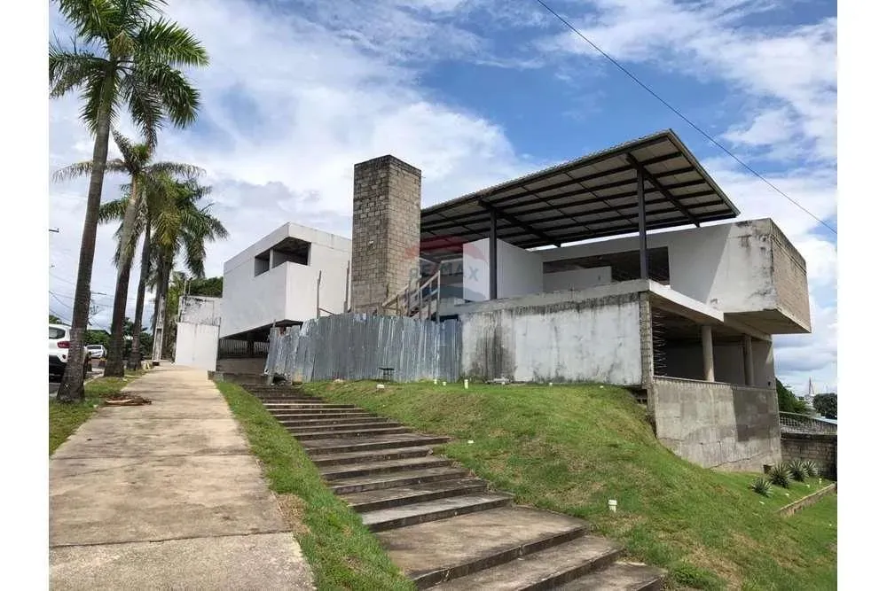 Prédio comercial com 402 m² disponível para aluguel e localizado no bairro Compensa