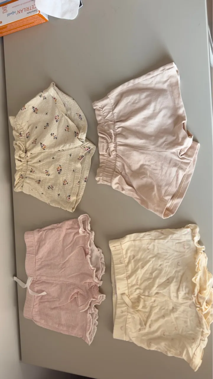 Kit 4 Shorts de bebê 9-12 meses - C&a
