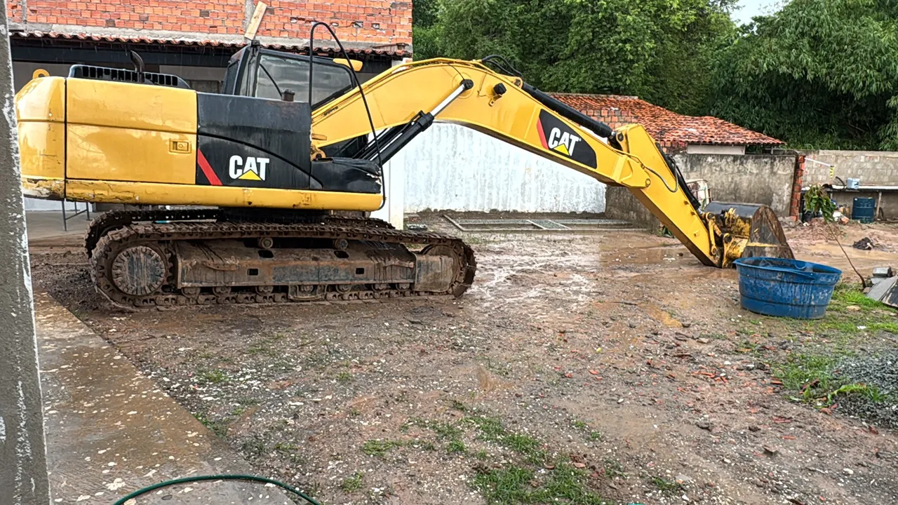 Escavadeira Hidráulica CAT