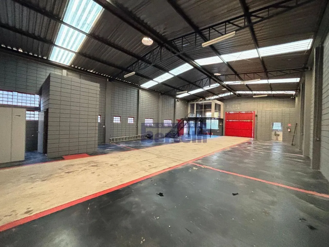 Barracão, 830 m² - venda por R$ 3.200.000,00 ou aluguel por R$ 8.000,00/mês - Taboão - Bra