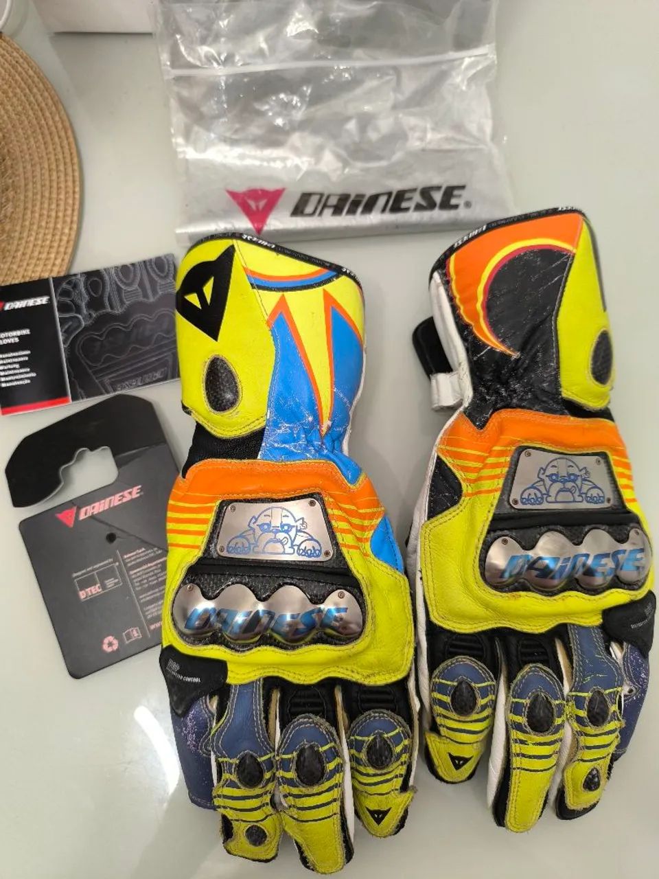 Conjunto Macacão, Luvas e Botas Dainese Couro Valentino Rossi - Foto 2