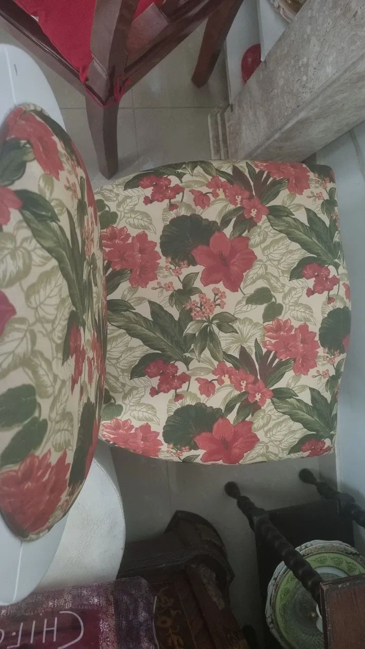 Par de Cadeira Medalhão branca/  floral - Foto 3