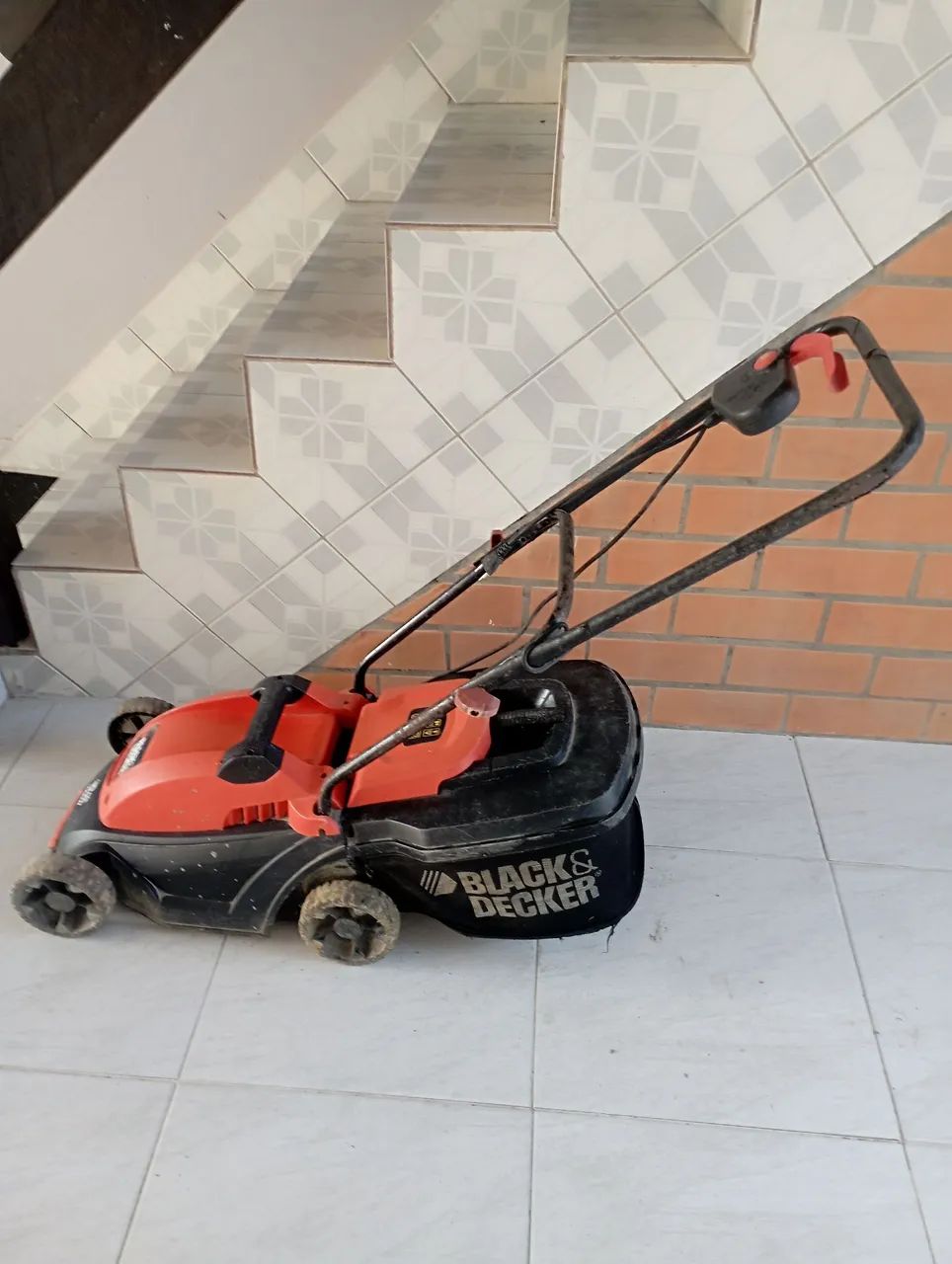 Máquina de Cortar Grama Eletrica