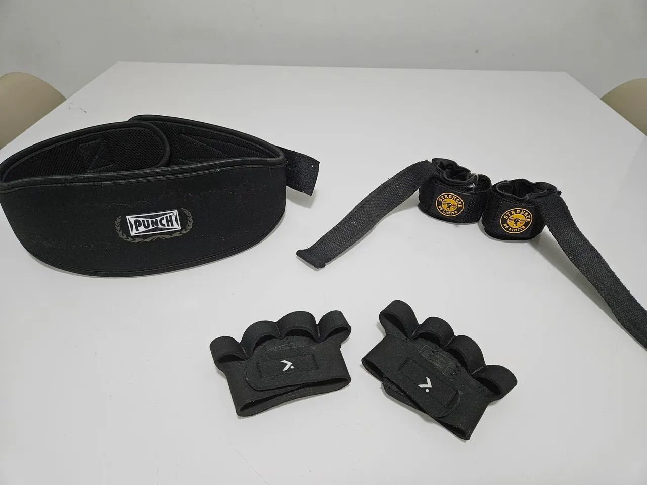 Kit Academia: Cinto, Luvas e Pesos de Punho