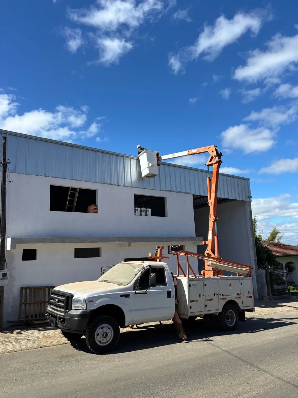 F4000 4x4 com cesto aéreo  - Foto 2