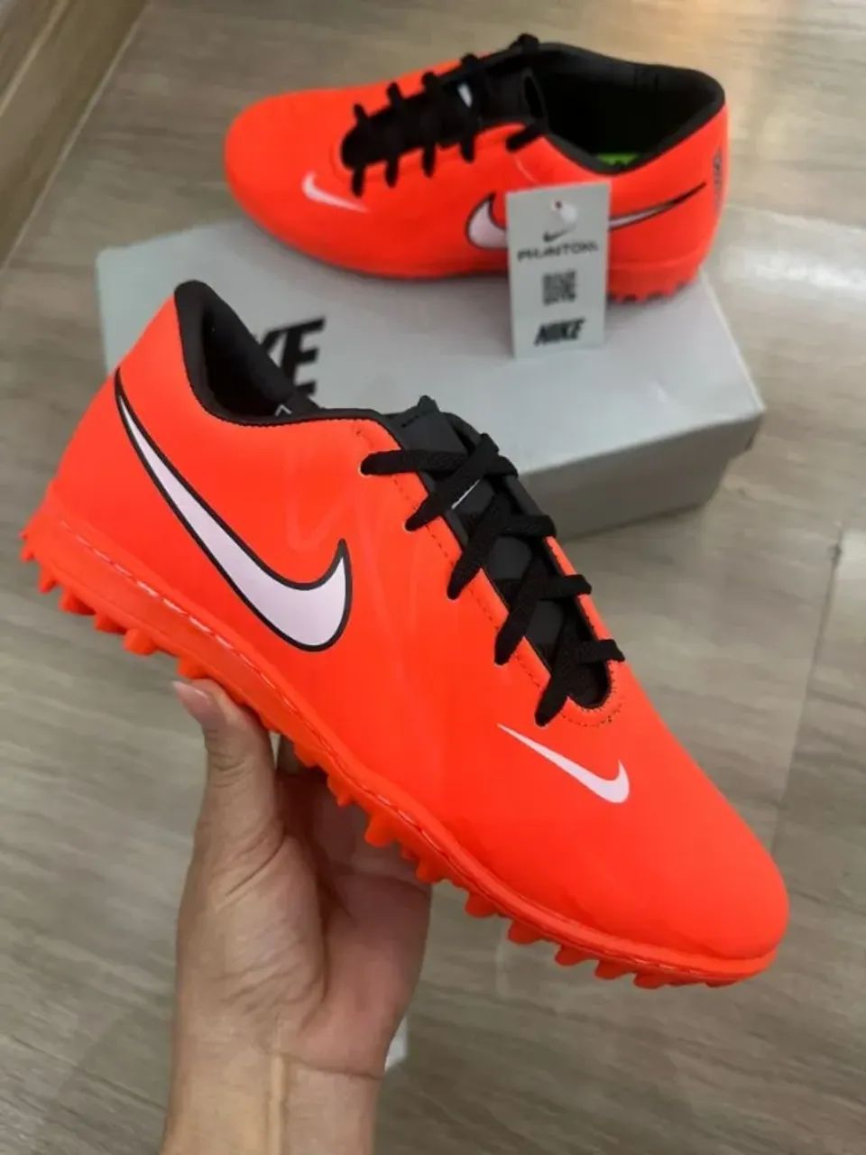 Chuteira Nike Phantom Society