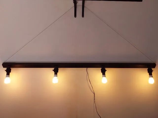 Trilho de iluminação com spots direcionáveis - Foto 4