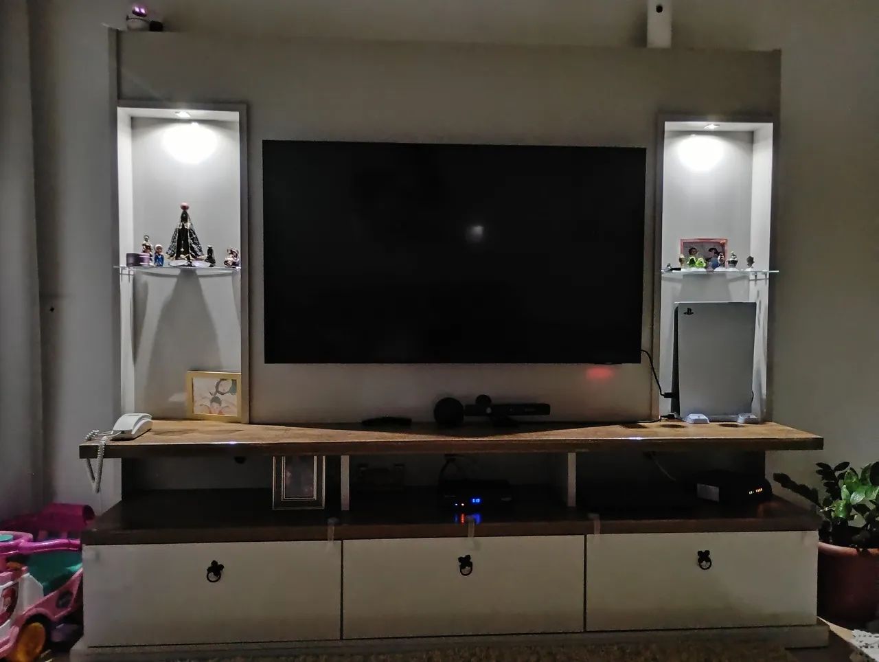 Estante home  para TV com 3 gavetas - Foto 4