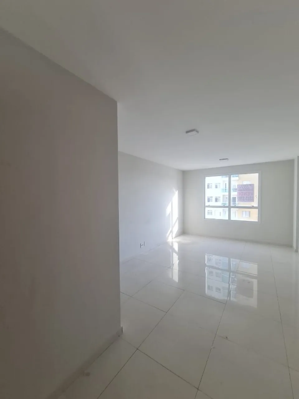 Sala comercial Villaggio Laranjeiras para locação (COND. NÃO INCLUSO)