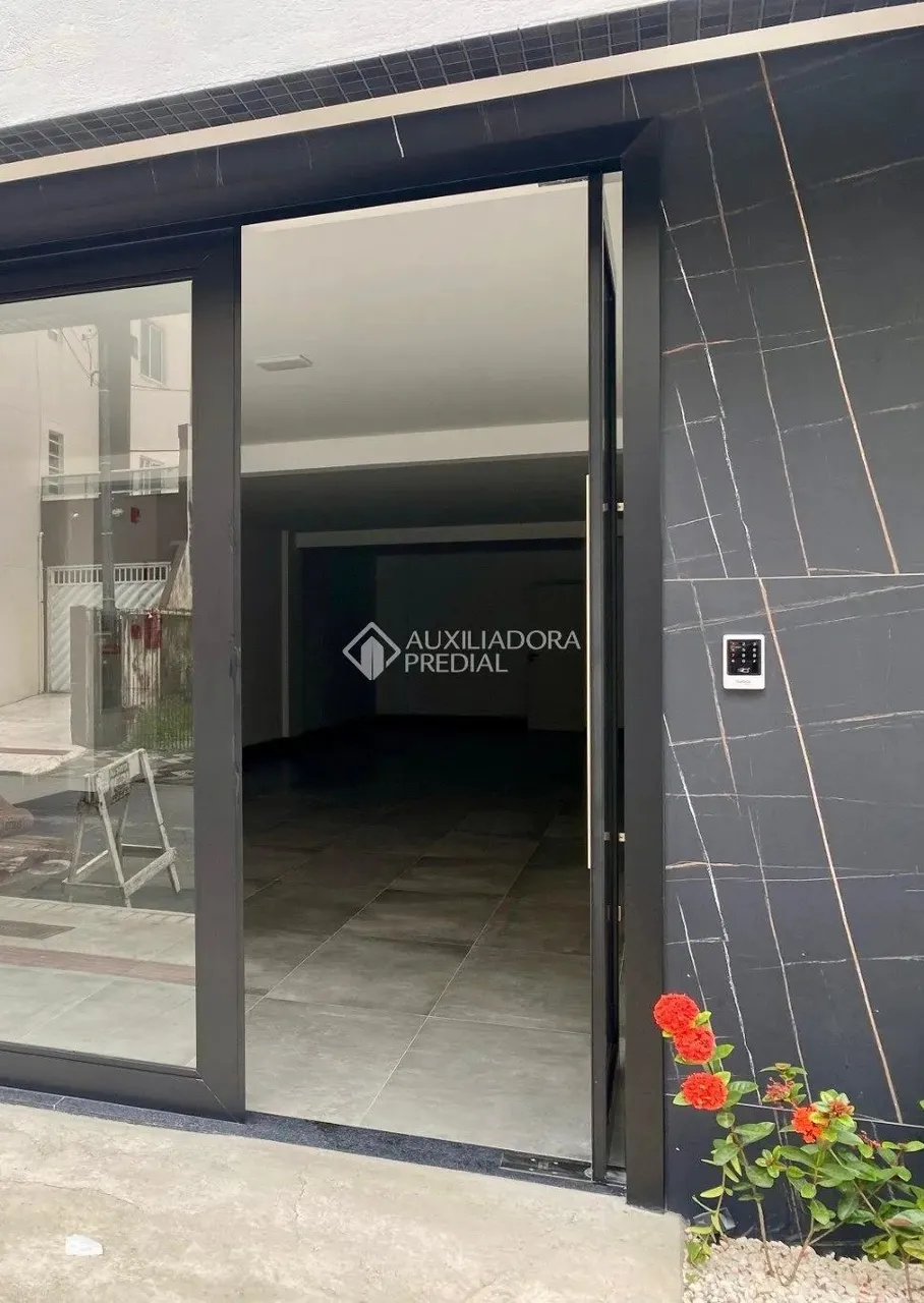 Sala Comercial para Loja Com 100 m2 privativos e 1 vaga de garagem