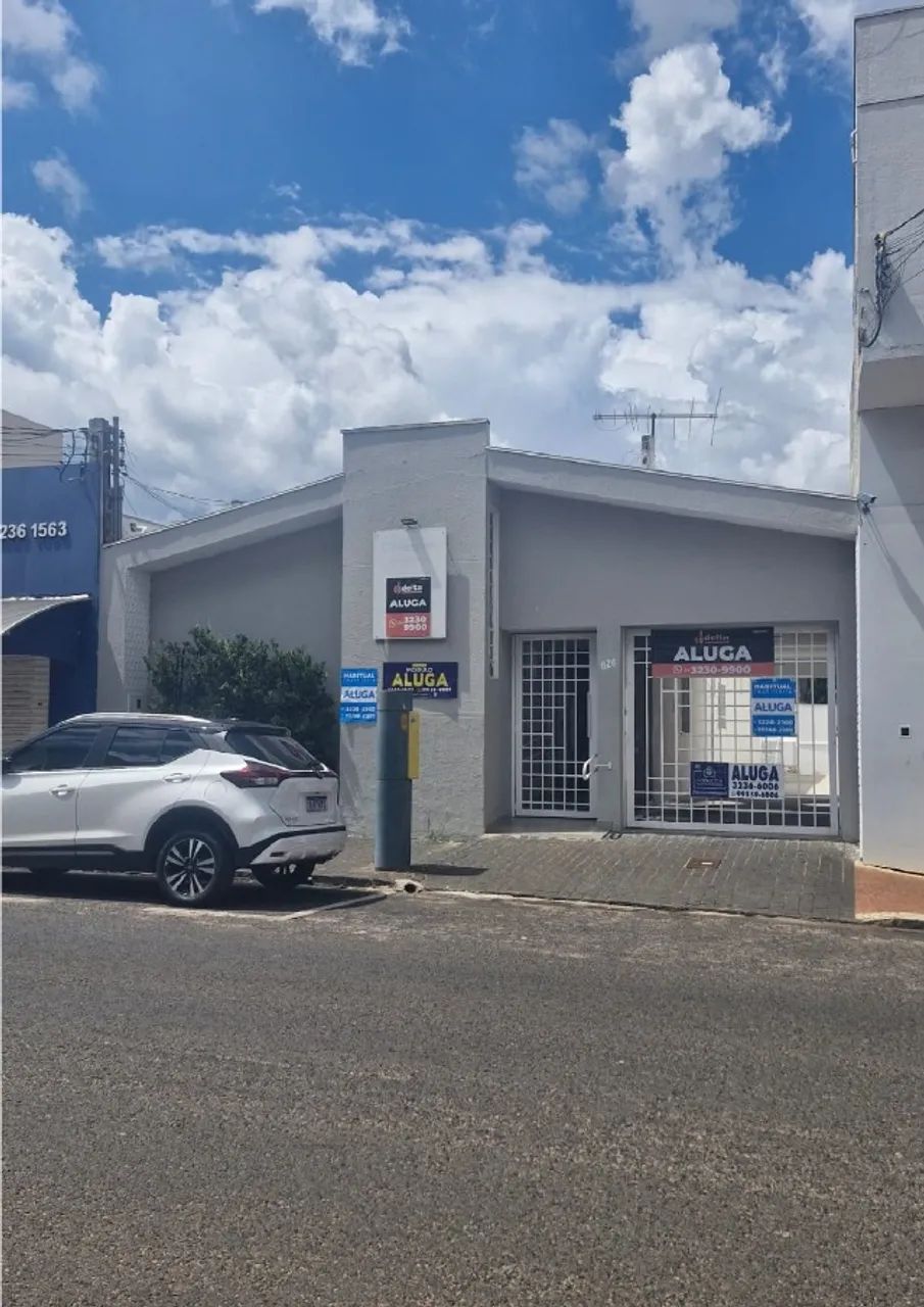 Alugo casa comercial com acessibilidade no centro de Uberlândia.
