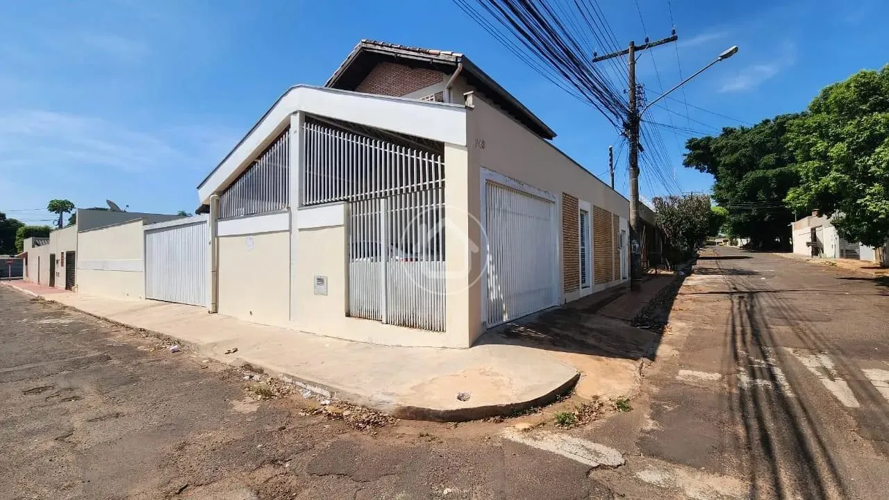 SOBRADO 6 DORMITÓRIOS/PISCINA /ÁREA GOURMET
