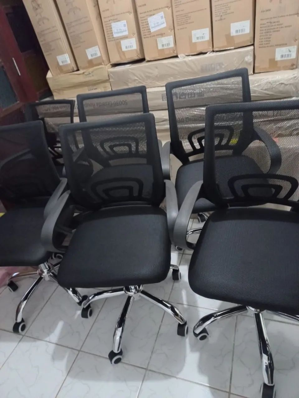 Cadeira de escritório giratoria preta 